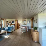 Bo I Vandkanten På Avernakø *