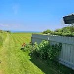 Feriehus Bo I Vandkanten På Avernakø