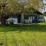 Bo I Vandkanten På Avernakø Feriehus *