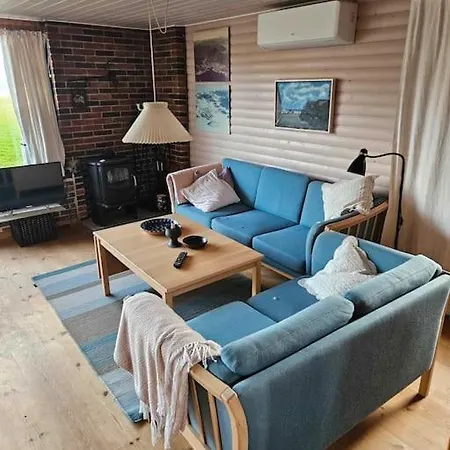 Bo I Vandkanten Pa Avernako بيت للعطل