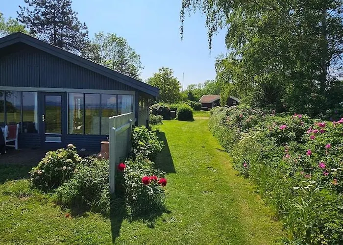 Bo I Vandkanten Pa Avernako بيت للعطل *