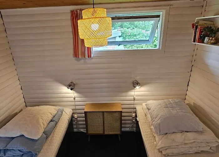 بيت للعطل Bo I Vandkanten Pa Avernako