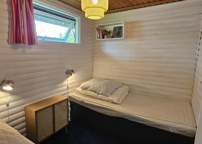 بيت للعطل Bo I Vandkanten Pa Avernako