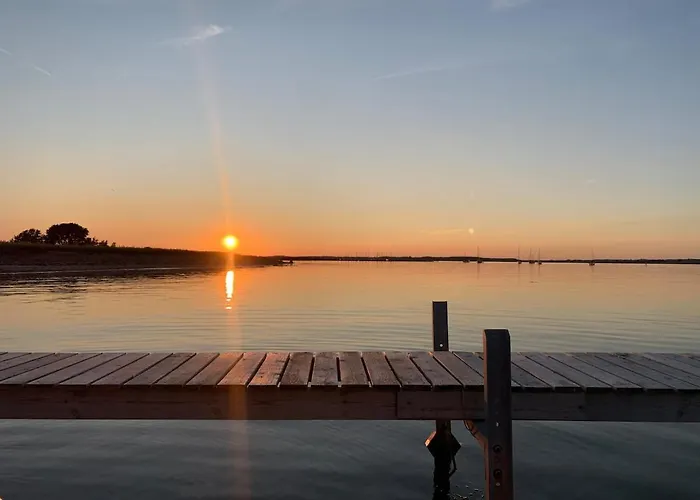 بيت للعطل Bo I Vandkanten Pa Avernako