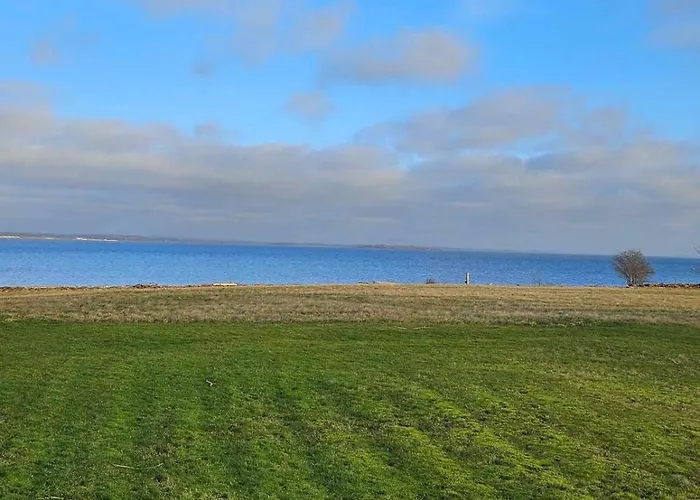 Bo I Vandkanten Pa Avernako بيت للعطل *