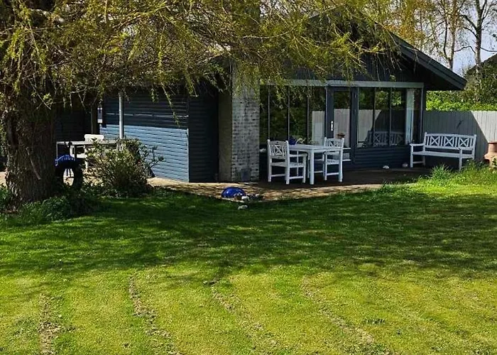 Bo I Vandkanten Pa Avernako بيت للعطل *